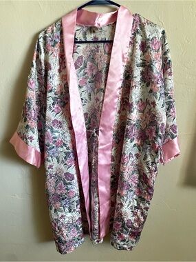 Vintage 90s L.A. Intimates Floral Satin Kimono Robe with Pink Trim